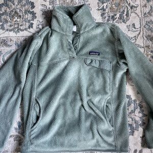 Sage green womens size medium patagonia fleece